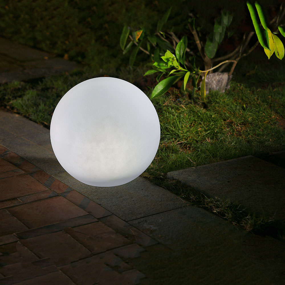 Hochwertige LED-Solarkugel-Leuchte BIRTA mit Spieß, USB-Kabel und Fernbedienung