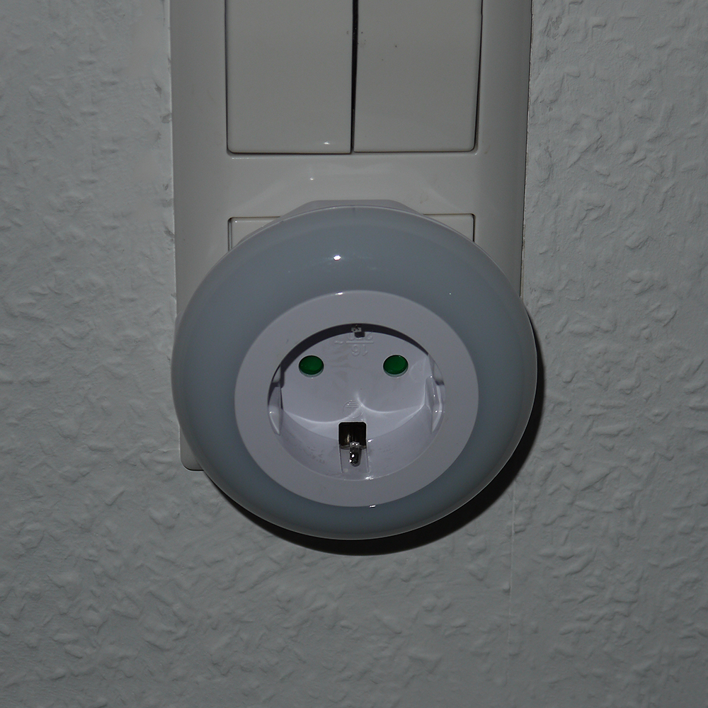 LED Steckdosen-Nachtlicht