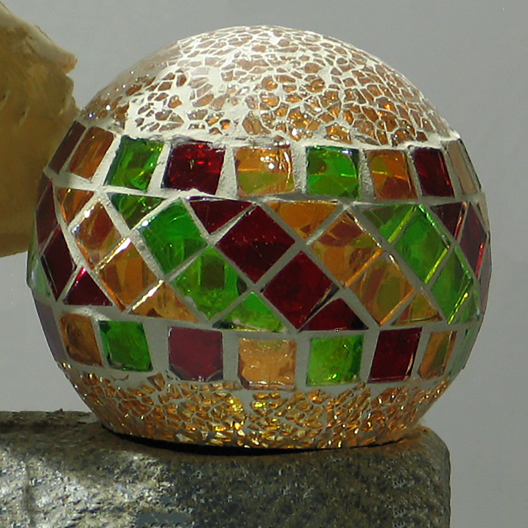 Engel mit Solar Mosaikkugel