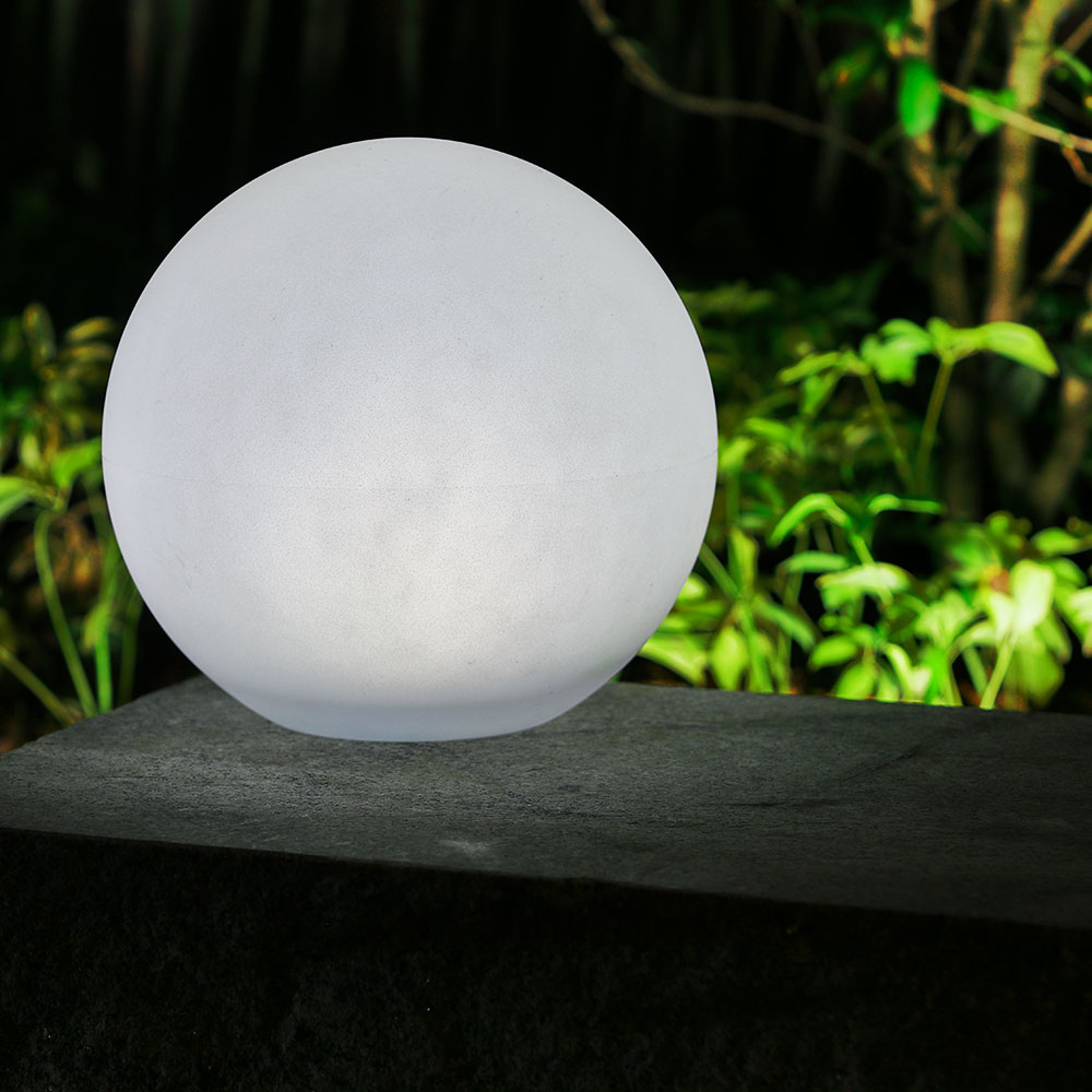 Hochwertige LED-Solarkugel-Leuchte BIRTA mit Spieß, USB-Kabel und Fernbedienung