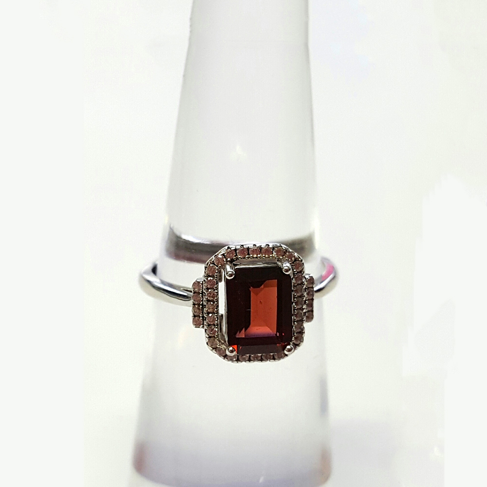 Edelstein Ring Granatstein gefasst in Silber