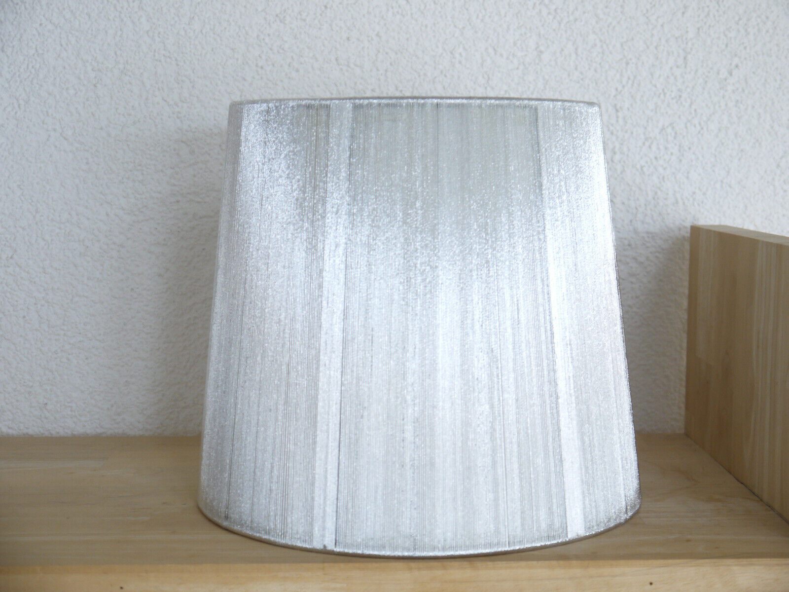 Lampenschirm aus Kunststoff und Seidenfäden Farbe Silber James