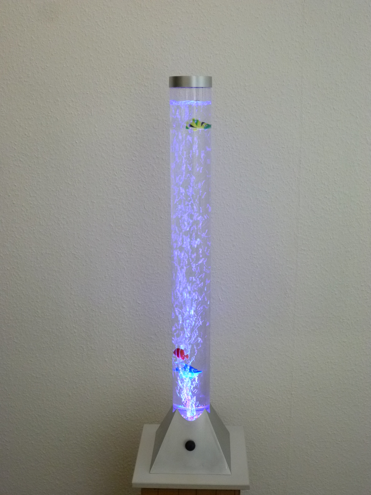Deko-Wassersäule LED farbwechselnd und 6 Fischen Stimmungslampe