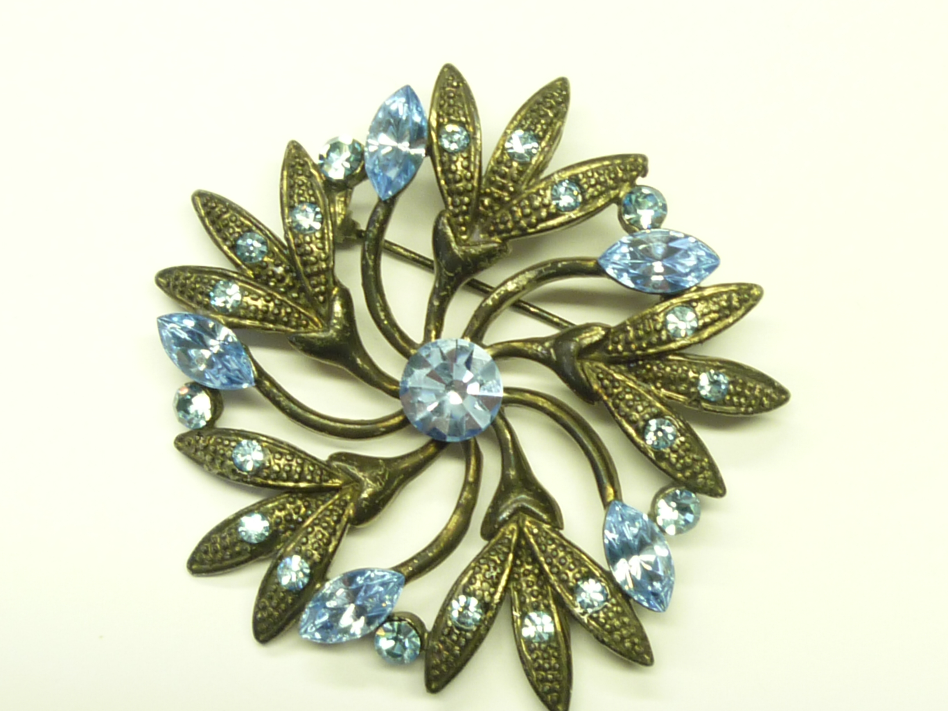 Brosche anthrazit Swarowsky Steine blau