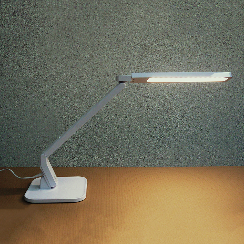 LED Schreibtischleuchte Jan mit USB Anschluß und Touchfunktion